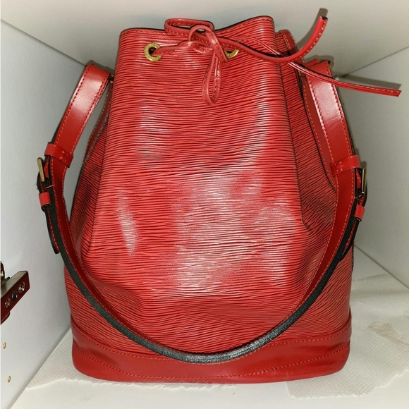 Pre loved authentic Louis Vuitton Epi red bucket style bag - Picture 1 of 10